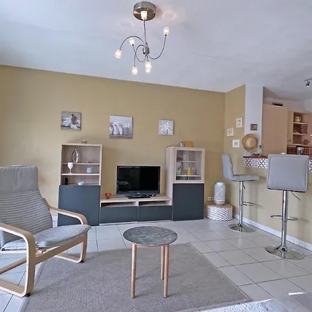 Maxime Park Apartment